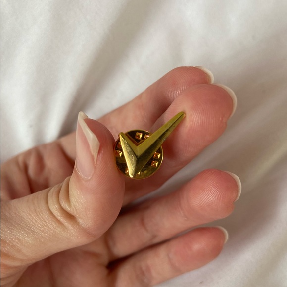 Clearance Vintage Check Mark Pin - Picture 3 of 4